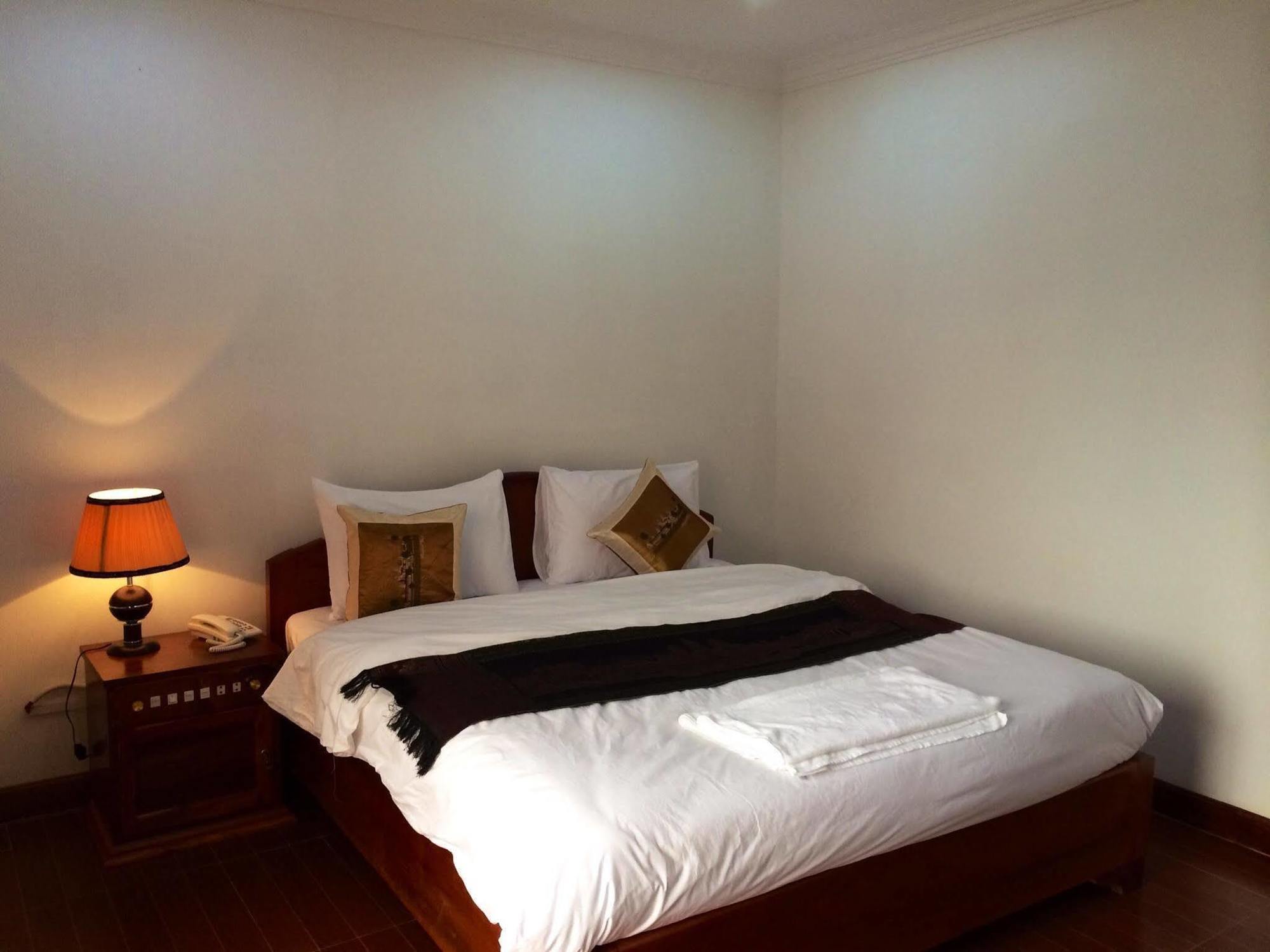 Emerald Bb Battambang Hotel Екстер'єр фото