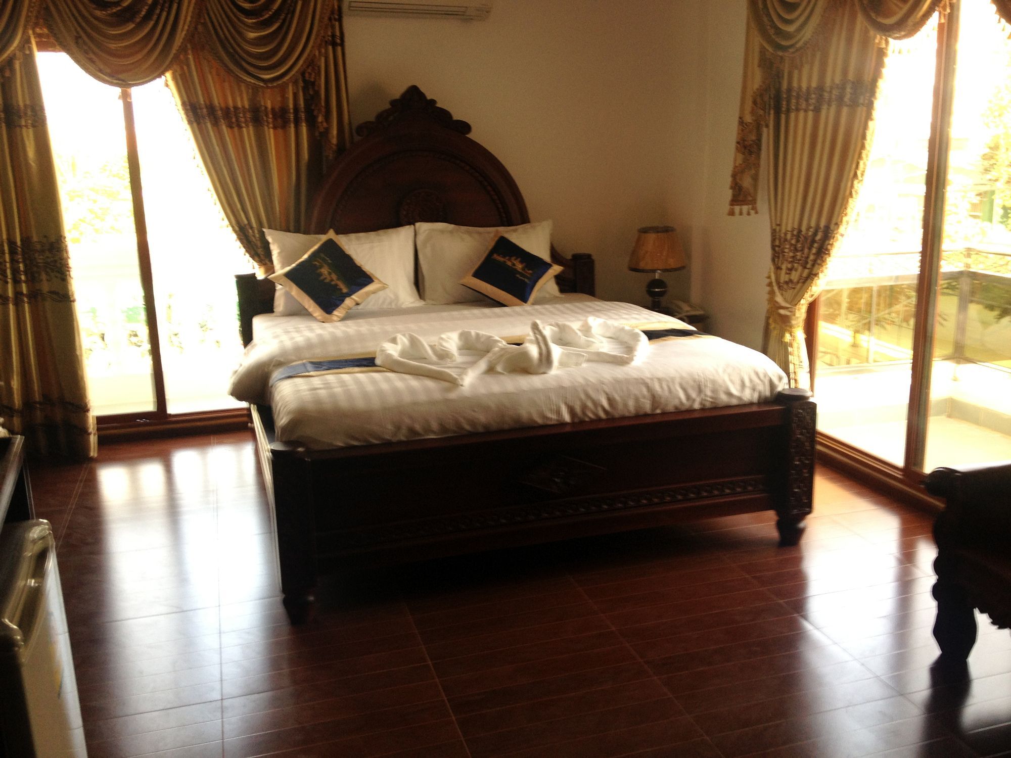 Emerald Bb Battambang Hotel Екстер'єр фото